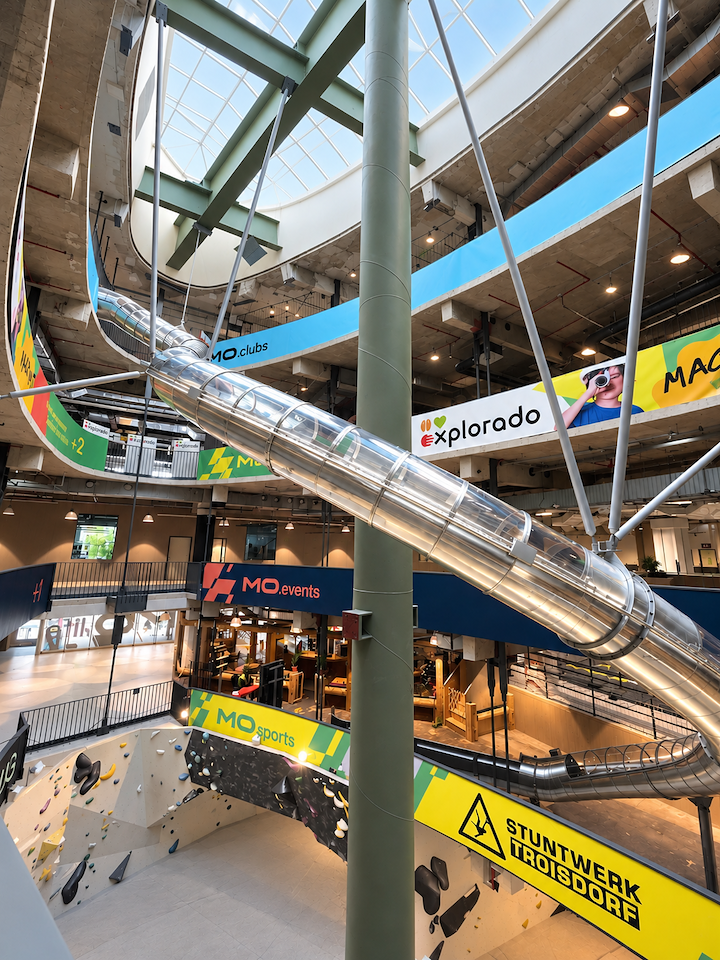 Riesenrutsche durch das Atrium im House of Explorado